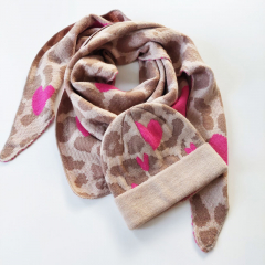 M�tze Leopardenmuster pinke Herzen Strickstoff, braun beige