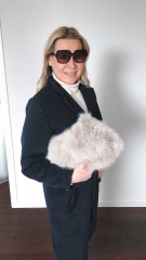 Fake Fur Felltasche flauschig weich uni, gold Kette - helltaupe