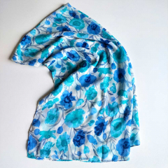 Halstuch Schal Blumen, t�rkis Blaut�ne auf cremeweisss
