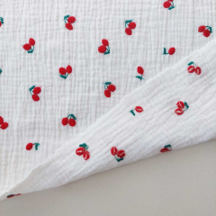 bestickter Musselin Stoff Kirschen rot gr�n wei� Double Gauze Meterware