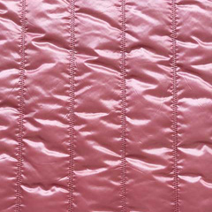 Steppstoff Streifen wattiert matt gl�nzend, dunkles ros�