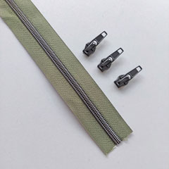 1 m Rei�verschluss metallisiert GUNMETAL 6,5 mm Spirale + 3 Schieber, heugr�n