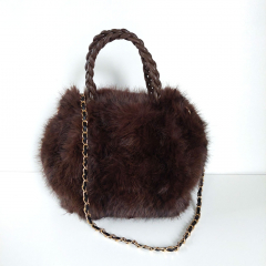 Fake Fur Felltasche geflochtene Griffe gold Kette flauschig weich uni, dunkelbraun