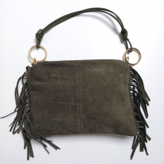 Wildledertasche mit Fransen und goldenen Ringen, armygr�n