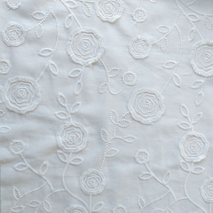 bestickter Baumwollstoff Blumen Stickerei Bl�tter, wei�