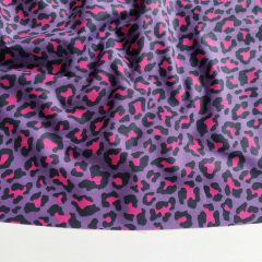 Baumwollstoff Leopardenmuster pink blauschwarz lila Meterware